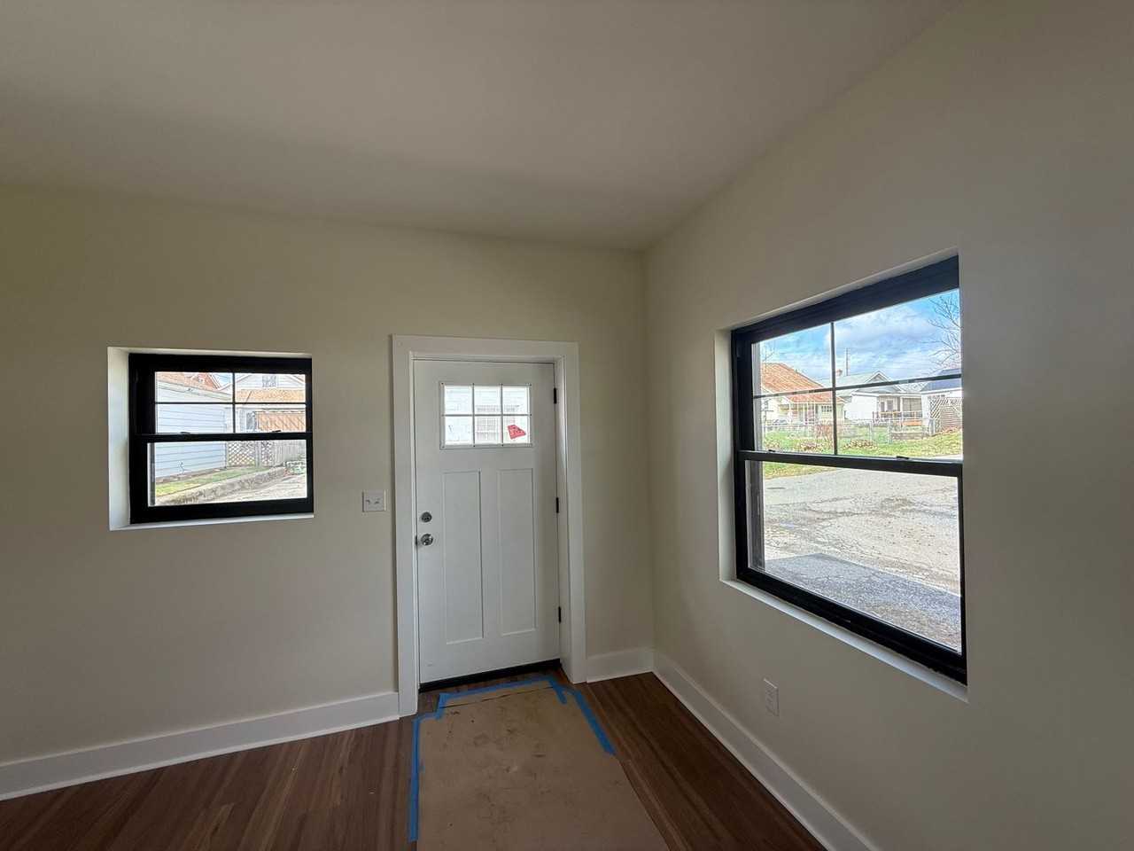 345 W Penn St - Photo 3 of 6