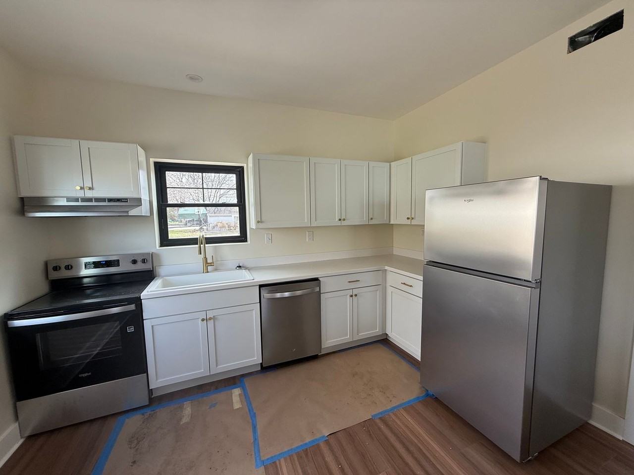 345 W Penn St - Photo 4 of 6