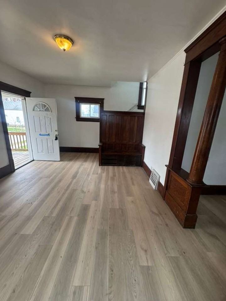 497 Lucy St - Photo 6 of 9