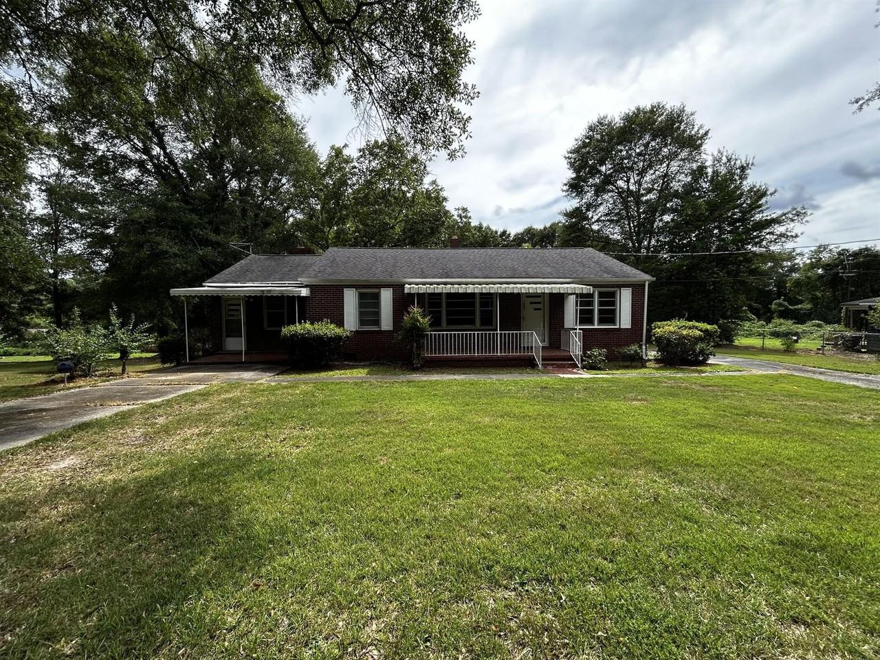 1233 Crenshaw St - Photo 3 of 16