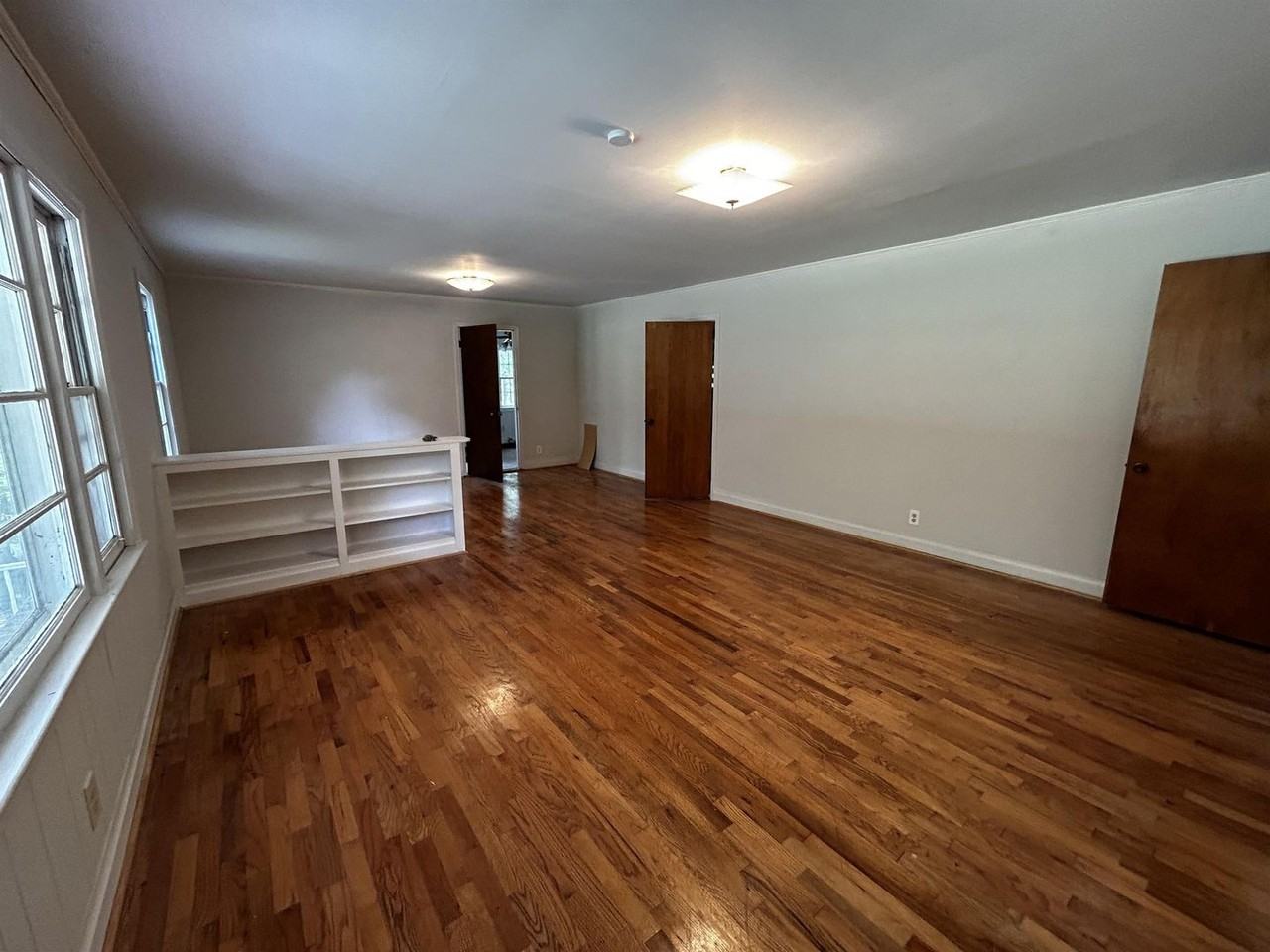 1233 Crenshaw St - Photo 4 of 16