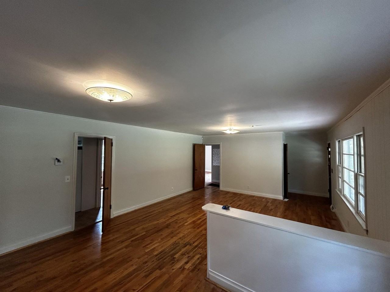 1233 Crenshaw St - Photo 5 of 16