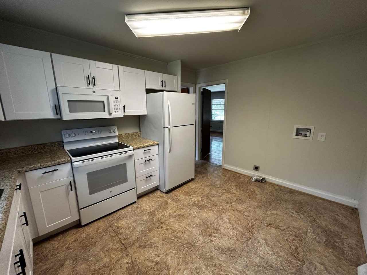 1233 Crenshaw St - Photo 7 of 16