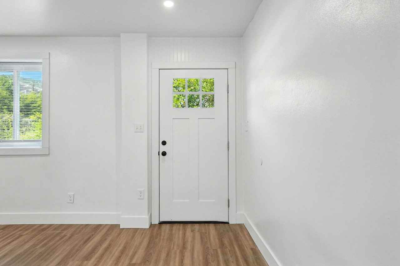 218 11th St - Photo 2 of 18