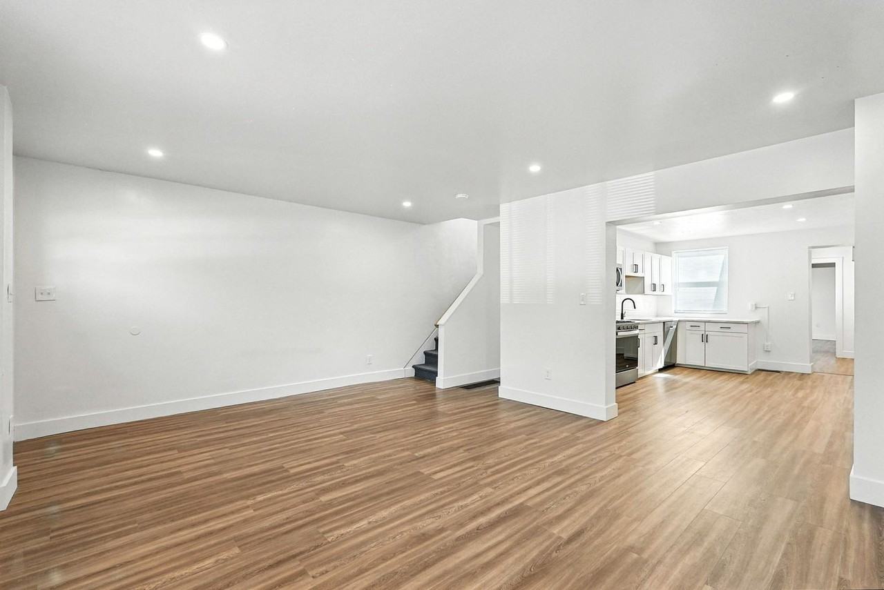 218 11th St - Photo 5 of 18