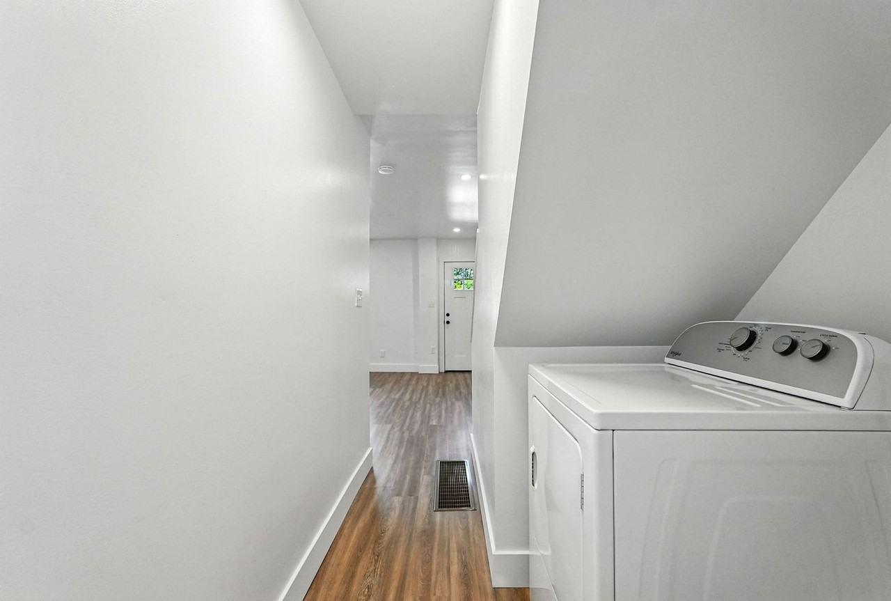 218 11th St - Photo 6 of 18