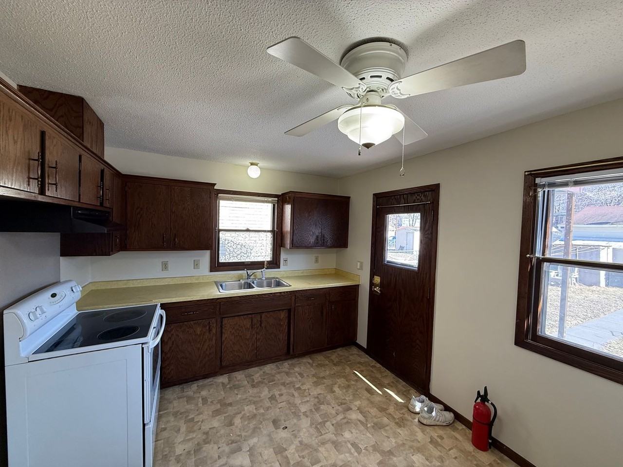 2833 31st Ave S - Photo 6 of 23