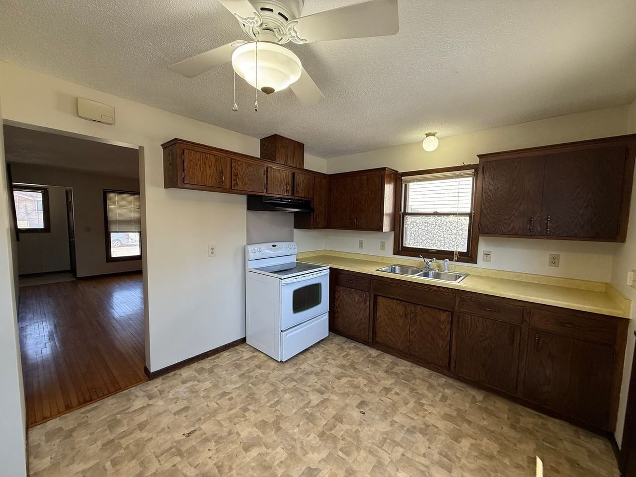 2833 31st Ave S - Photo 7 of 23