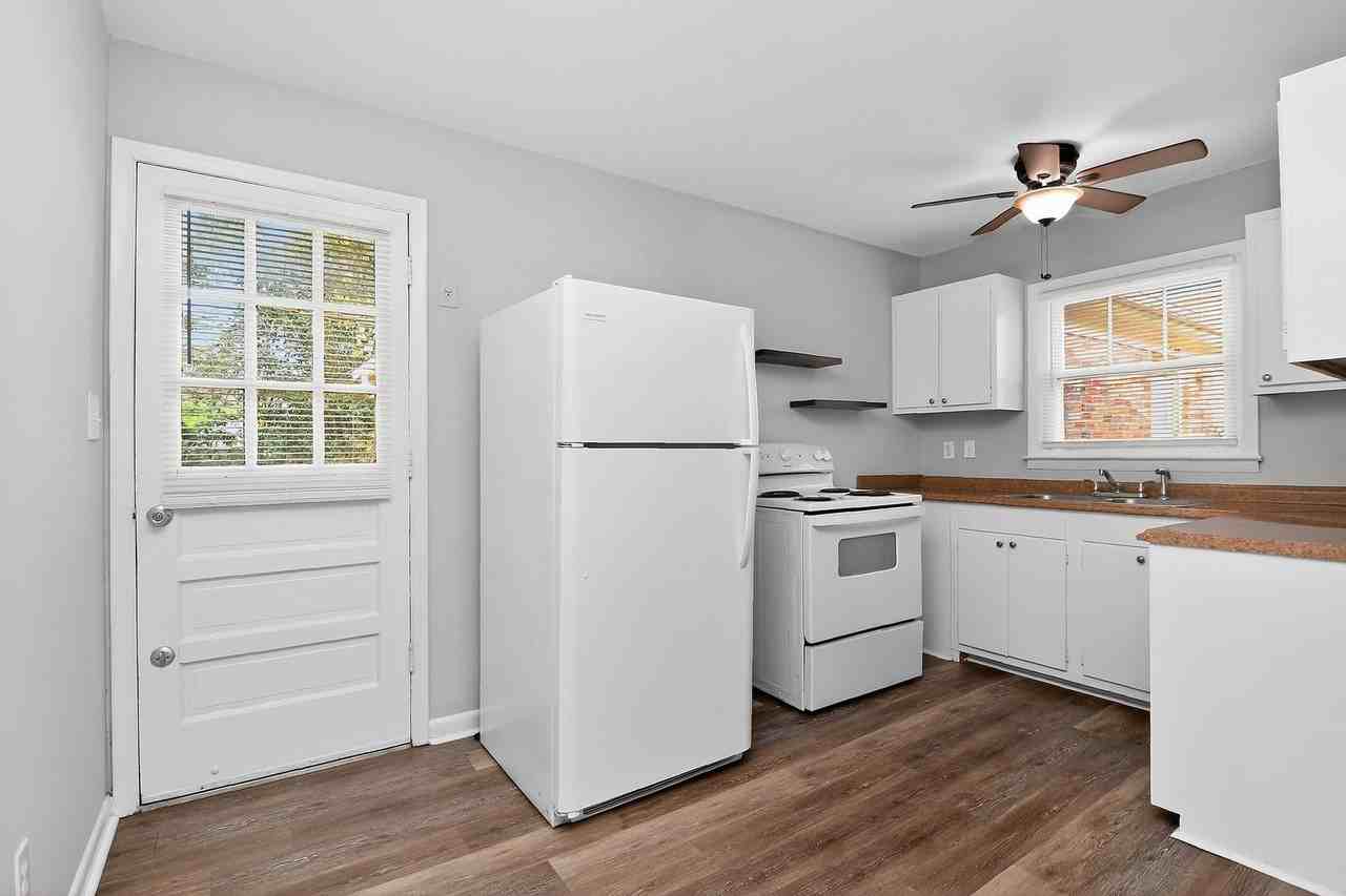 4230 Castleton Rd - Photo 5 of 17