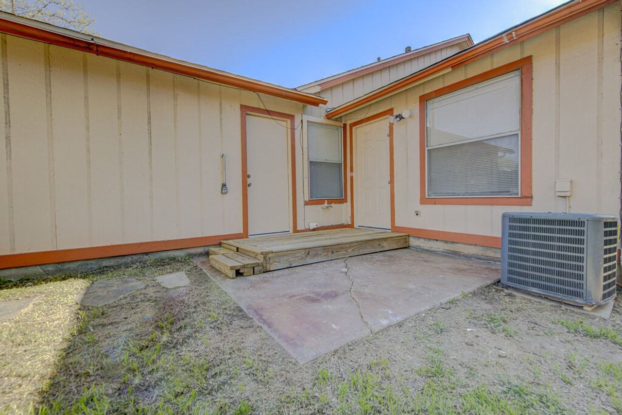 8118 W Gate Blvd - Photo 4 of 20