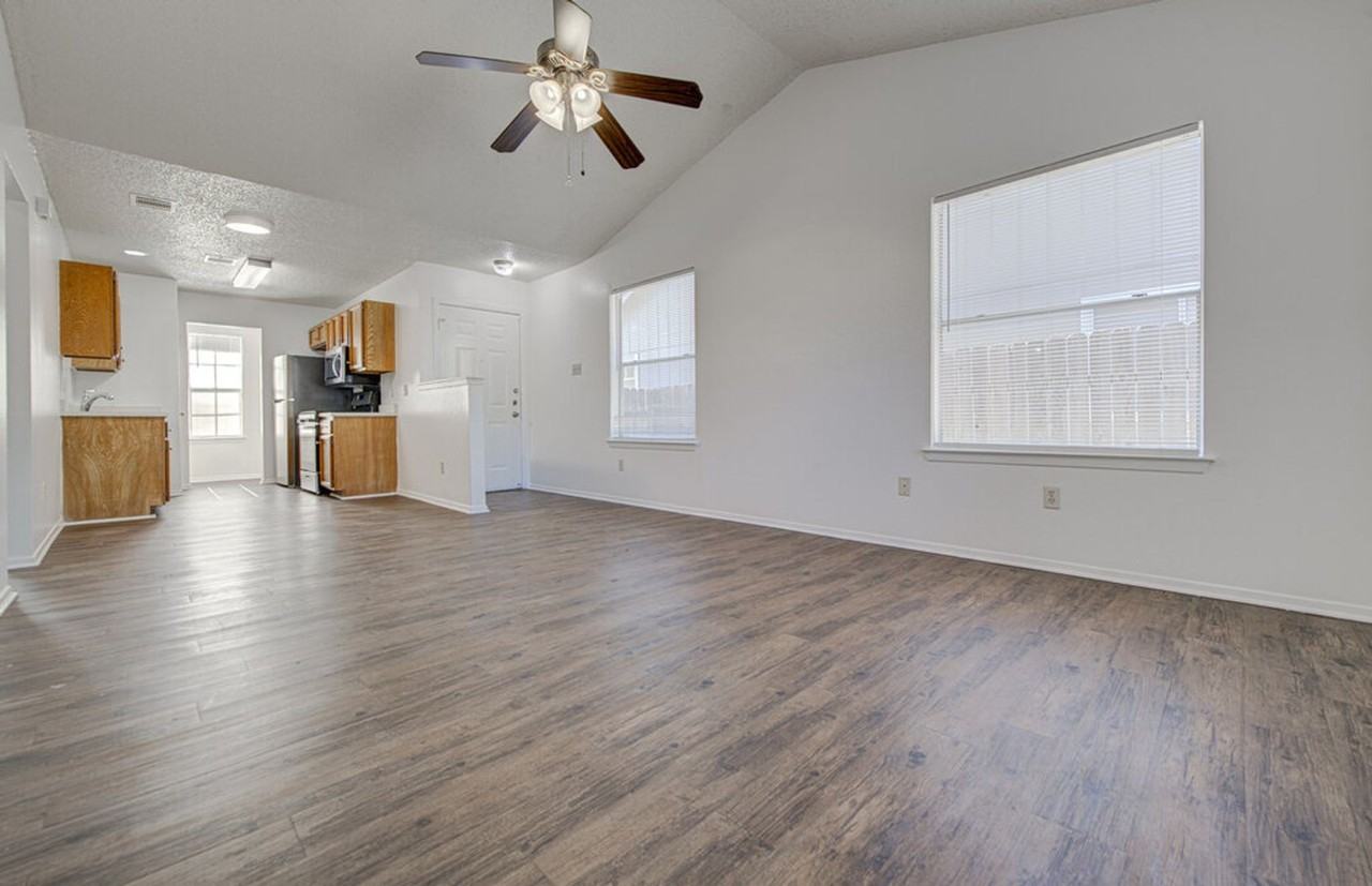 8118 W Gate Blvd - Photo 6 of 20