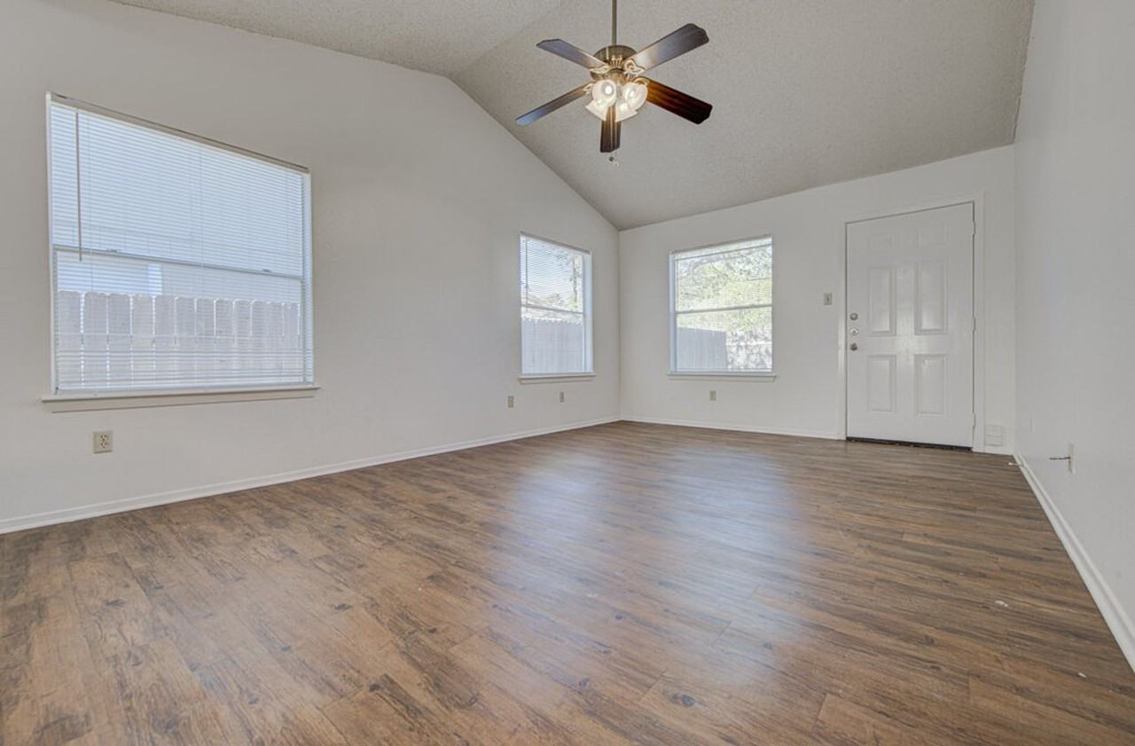 8118 W Gate Blvd - Photo 7 of 20