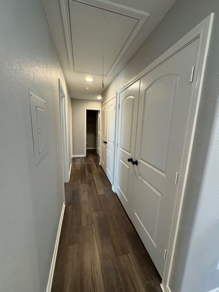 1121 N 10th St #B - Photo 4 of 9