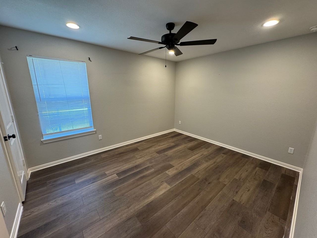 1121 N 10th St #B - Photo 7 of 9