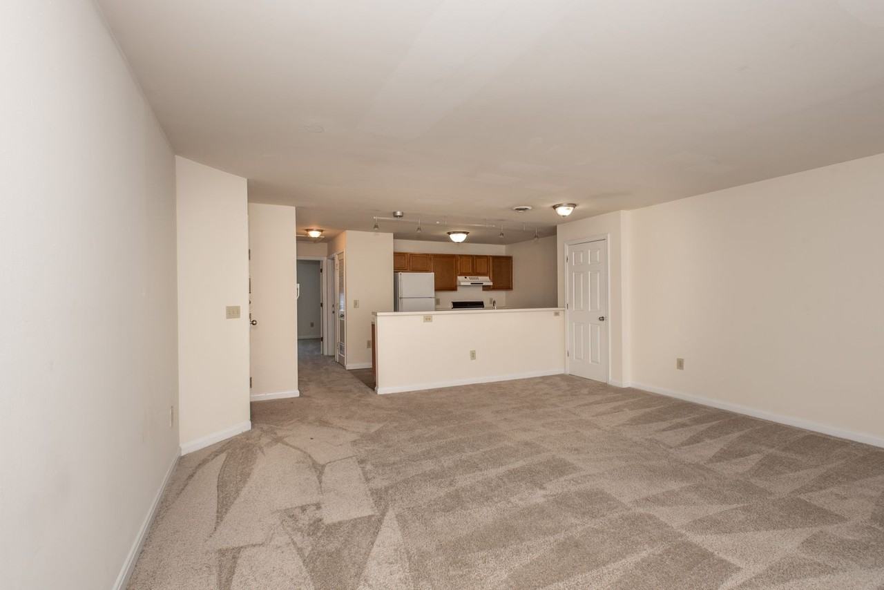 Walk to UC & UC Medical | 1BR/2BR Apartments - Photo 3 of 45