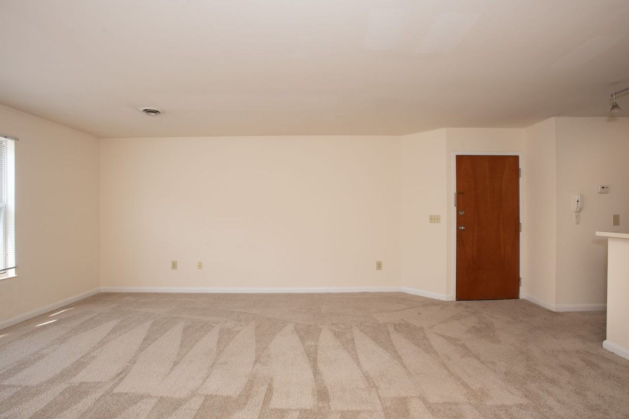 Walk to UC & UC Medical | 1BR/2BR Apartments - Photo 6 of 45