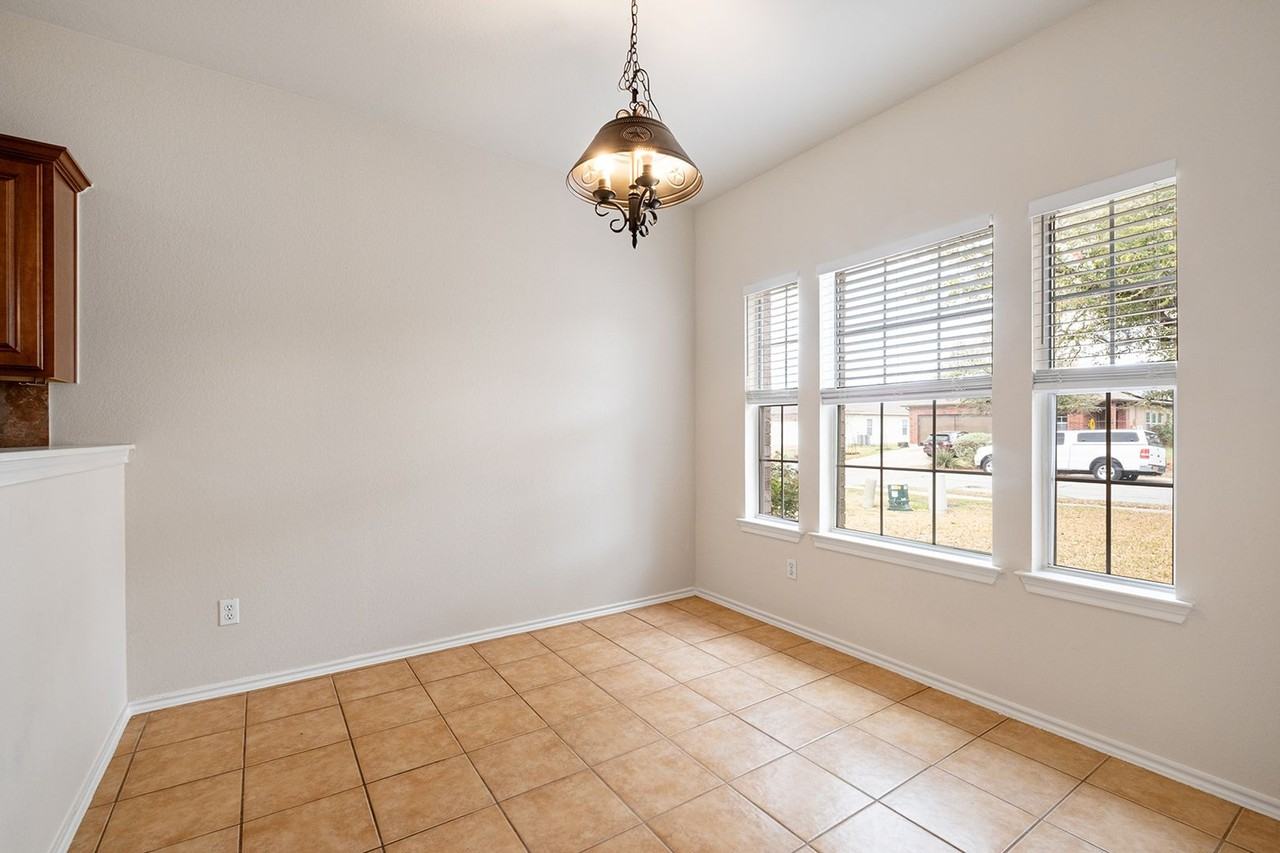 105 Almquist St - Photo 3 of 26