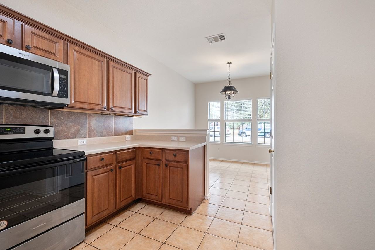 105 Almquist St - Photo 7 of 26