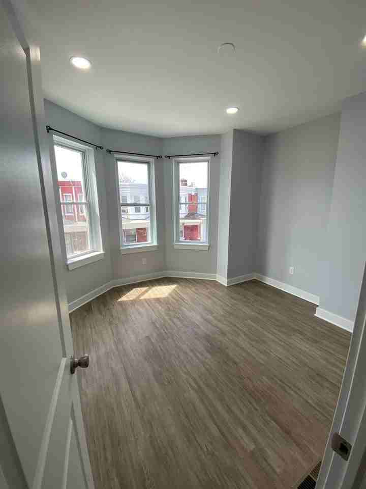 1231 S Peach St - Photo 6 of 11