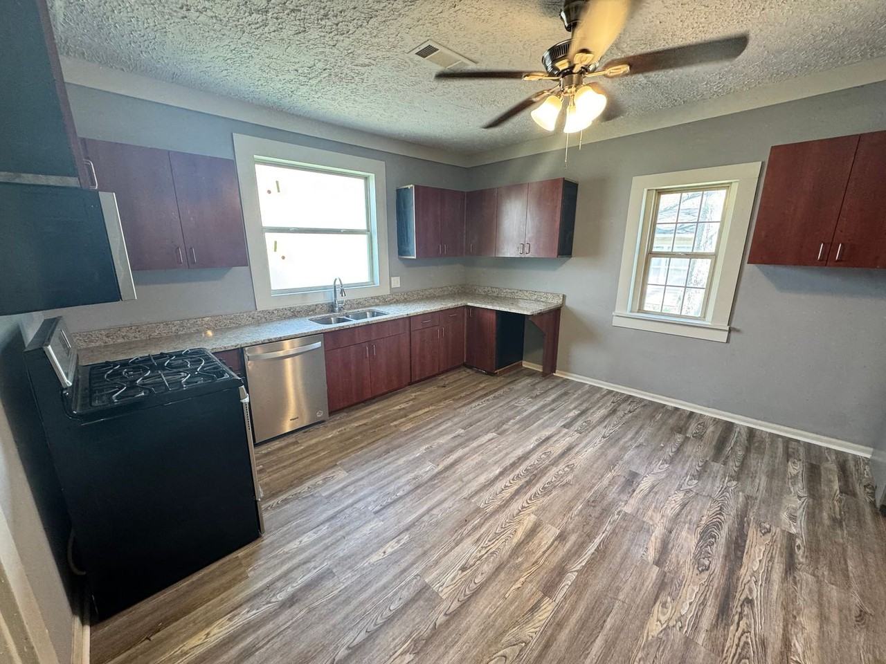 74 Martin Luther King Jr Dr - Photo 4 of 30