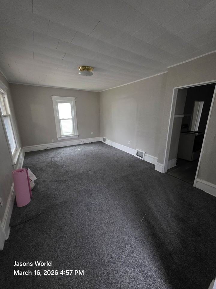 405 Noah Ave - Photo 3 of 6