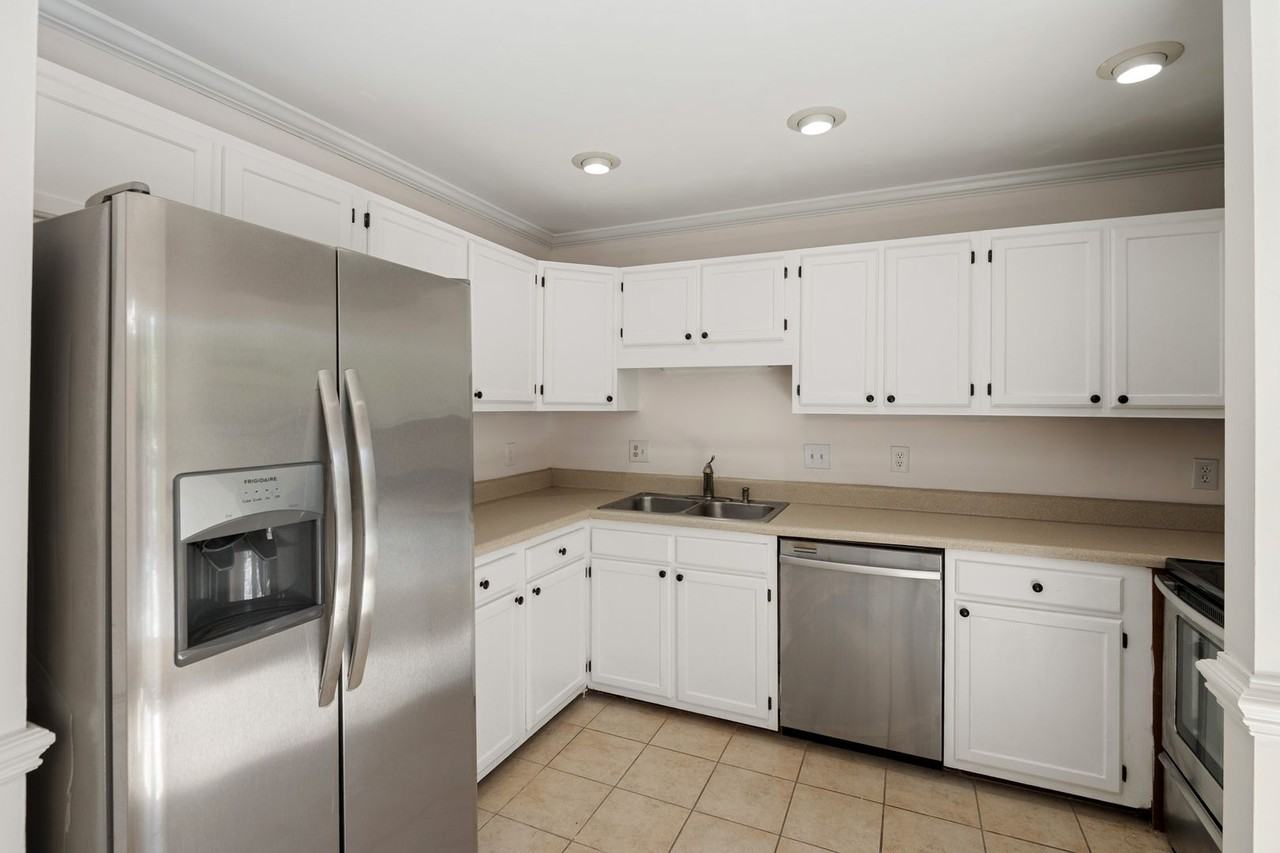 200 W Woodcroft Pkwy - Photo 2 of 22