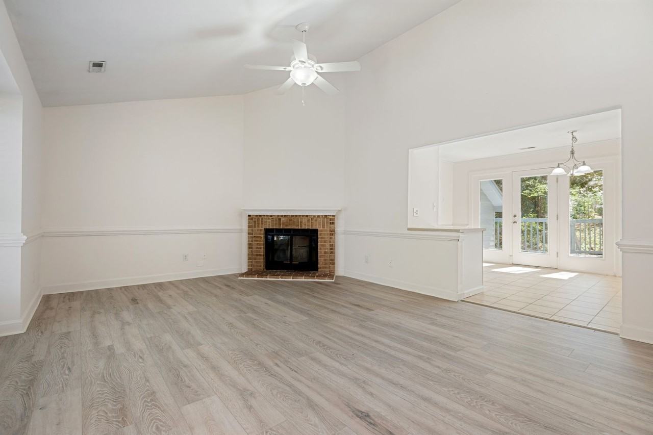 200 W Woodcroft Pkwy - Photo 3 of 22