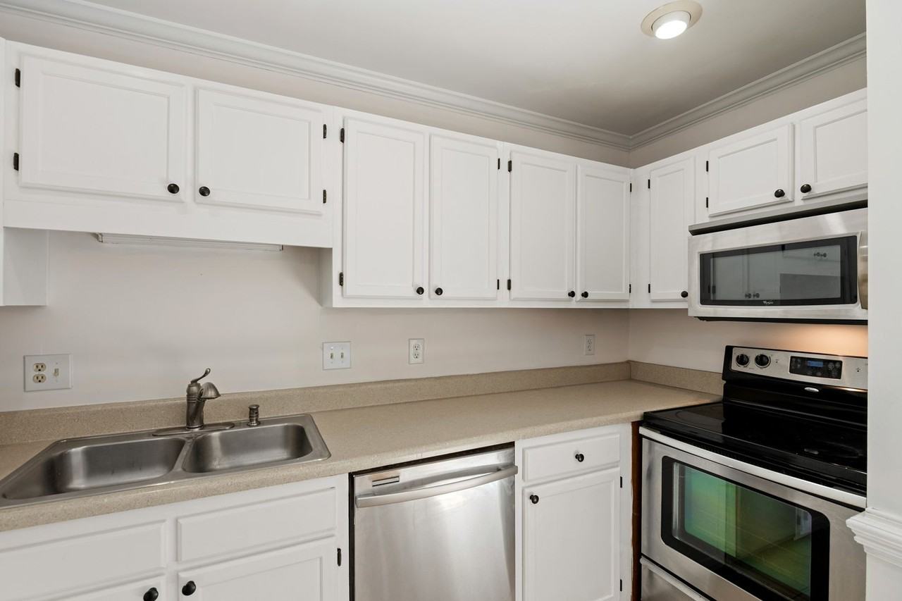 200 W Woodcroft Pkwy - Photo 4 of 22