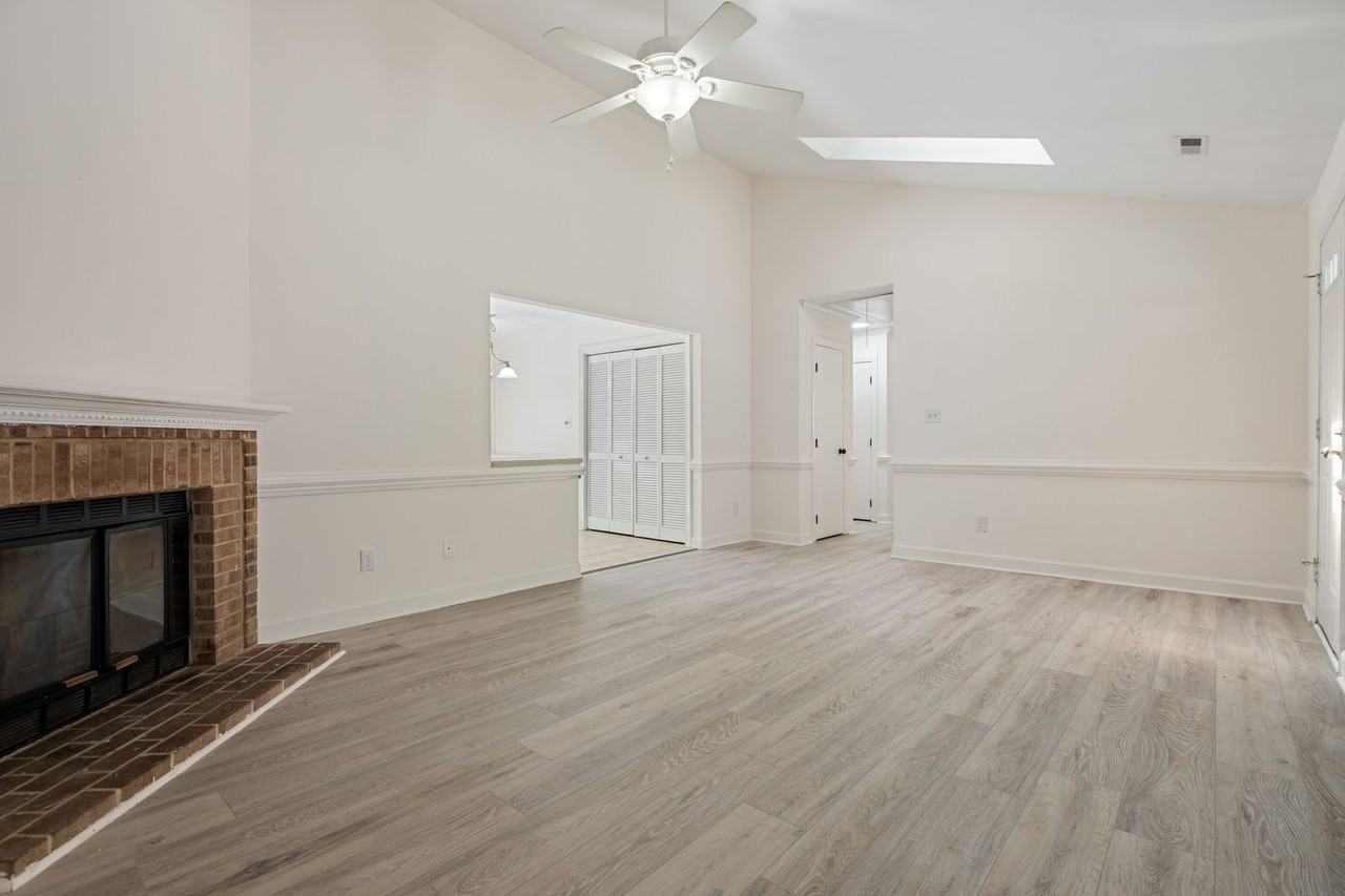 200 W Woodcroft Pkwy - Photo 7 of 22