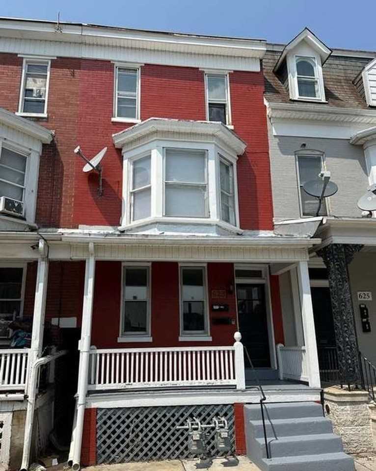 623 Wallace St - Photo 2 of 22