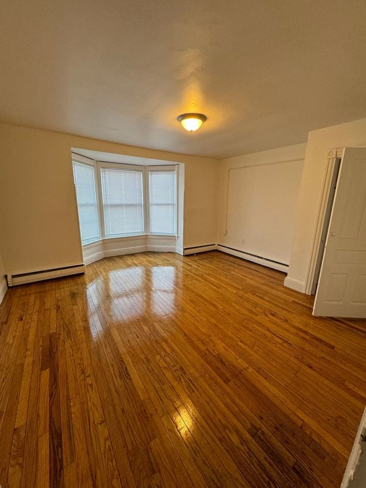 623 Wallace St - Photo 7 of 22