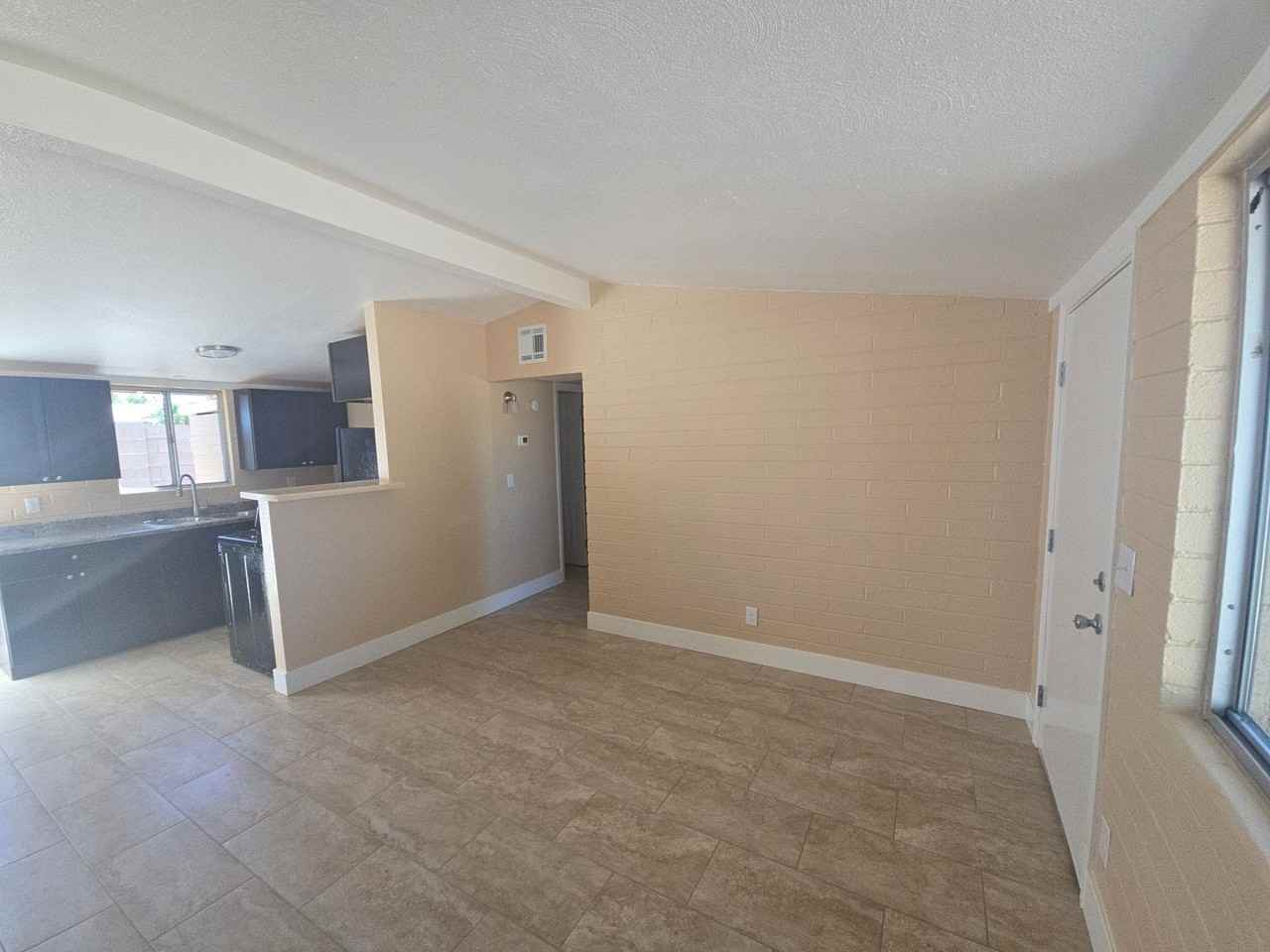 771 N Delaware St - Photo 3 of 8