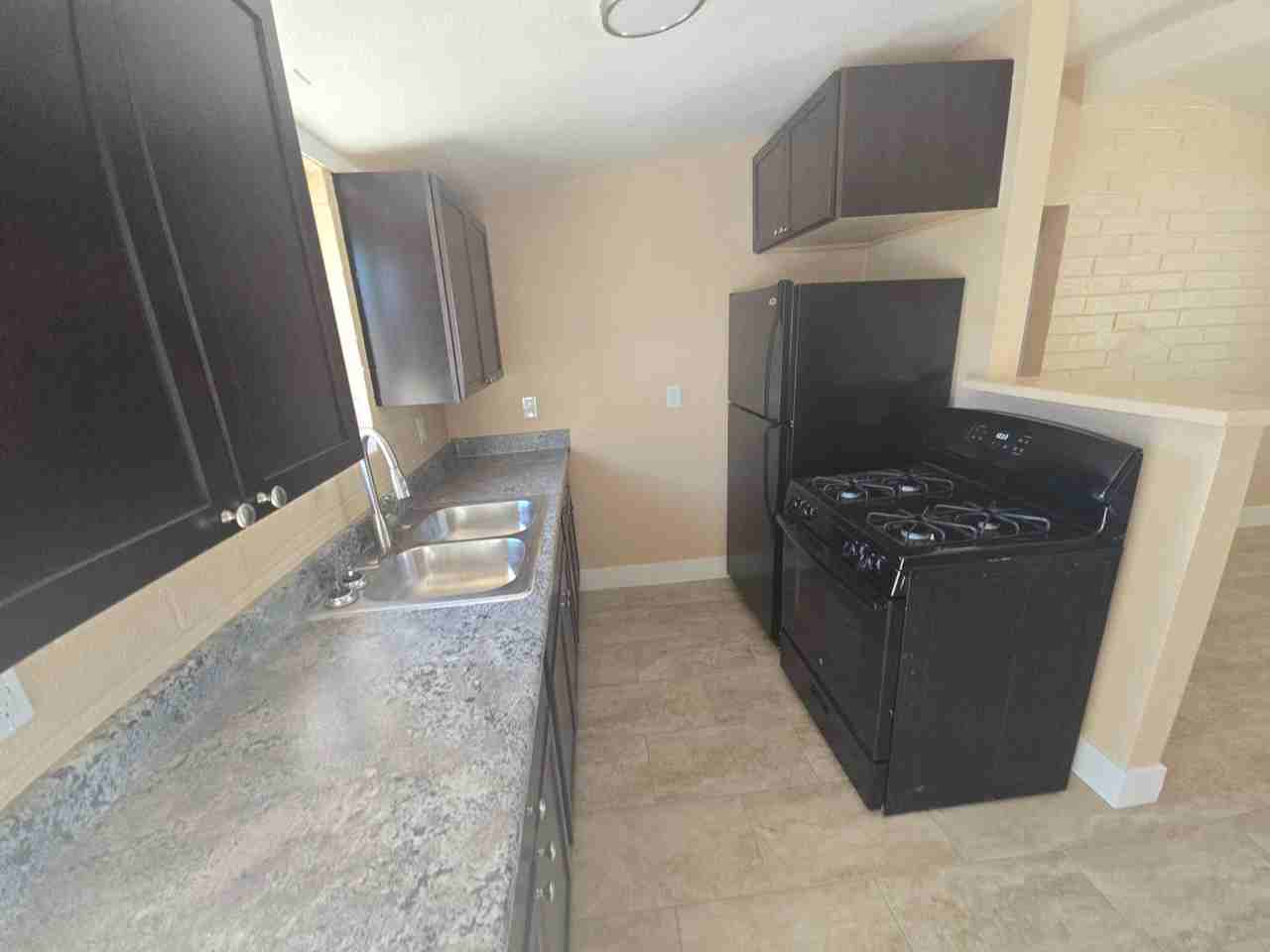 771 N Delaware St - Photo 4 of 8