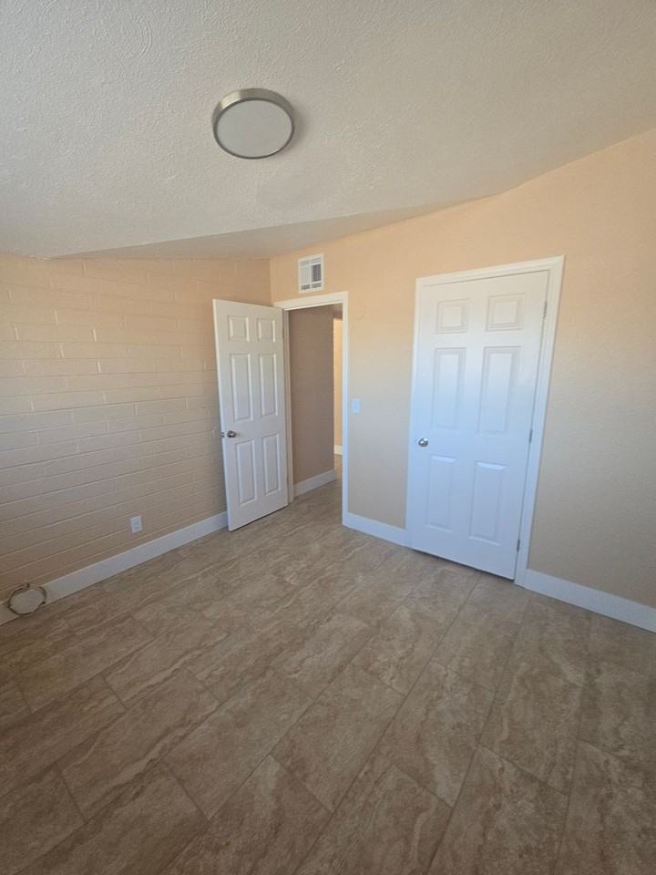 771 N Delaware St - Photo 6 of 8