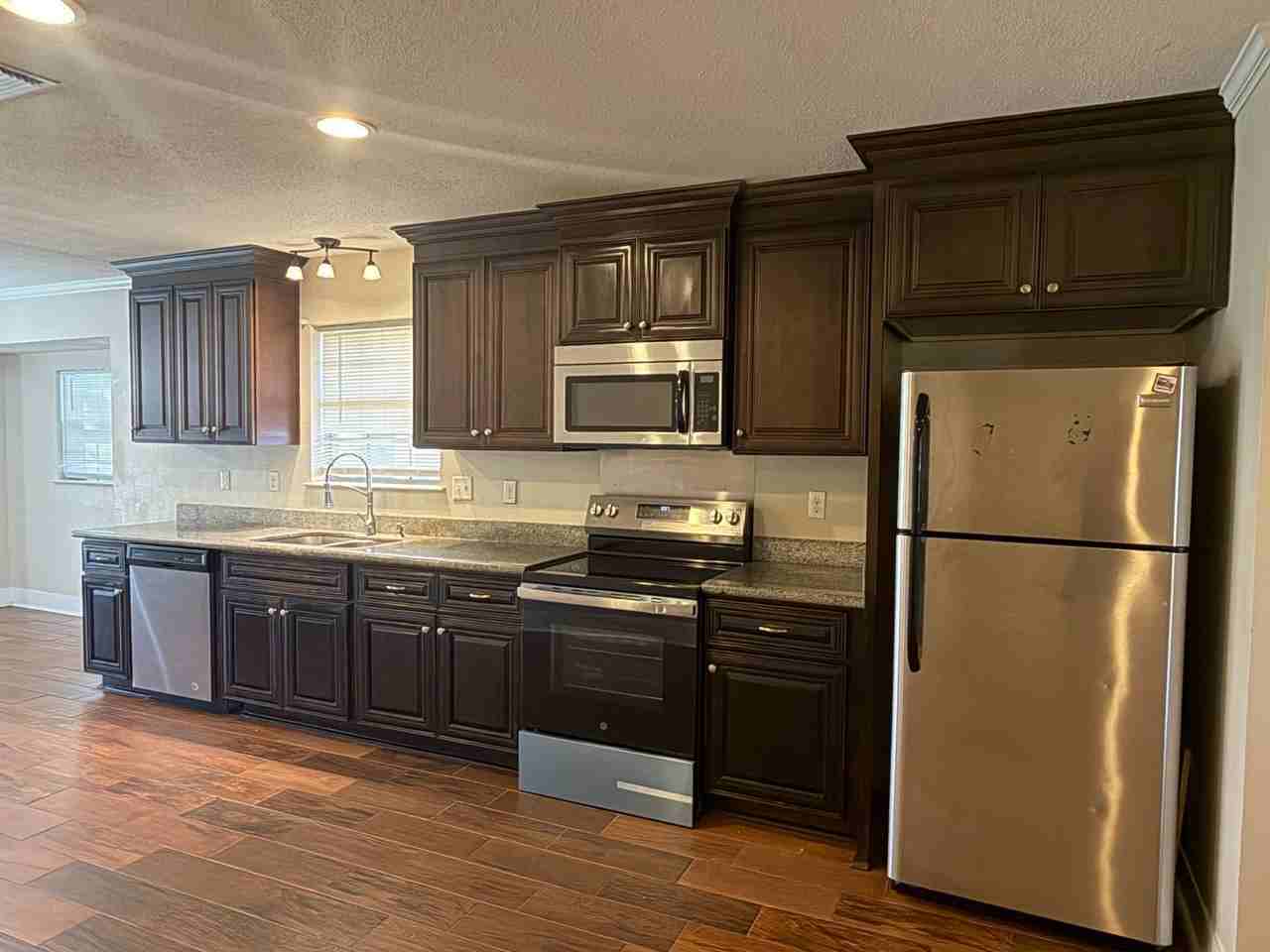 233 Sunflower Dr - Photo 2 of 12