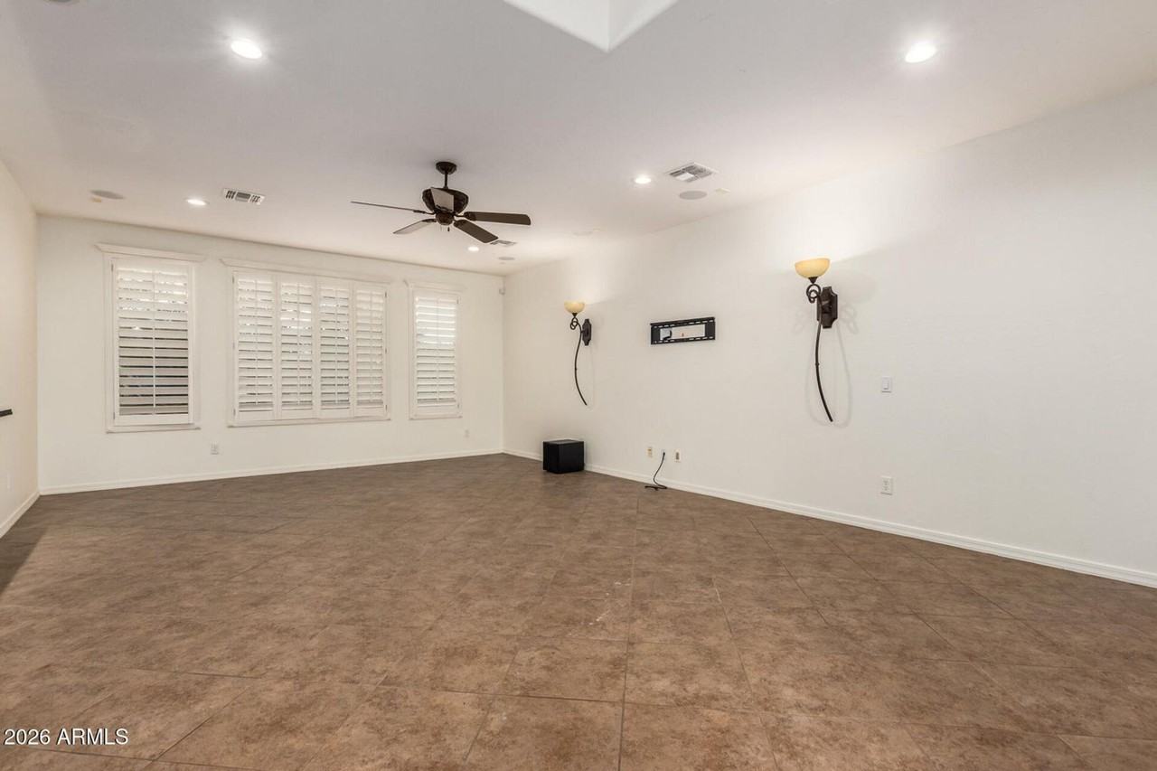 5515 W Tether Trl - Photo 3 of 43