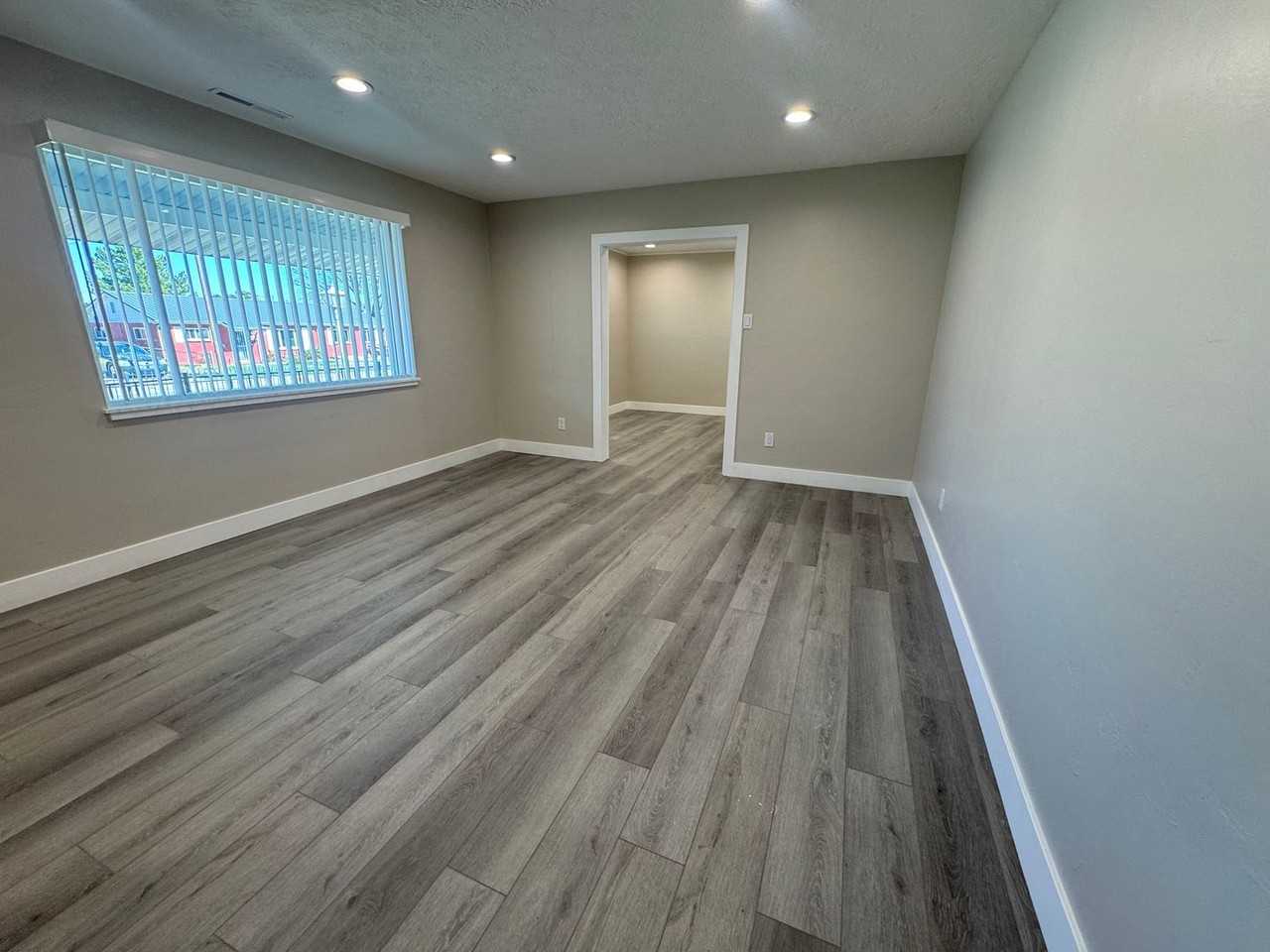 4785 W 4805 S - Photo 7 of 19