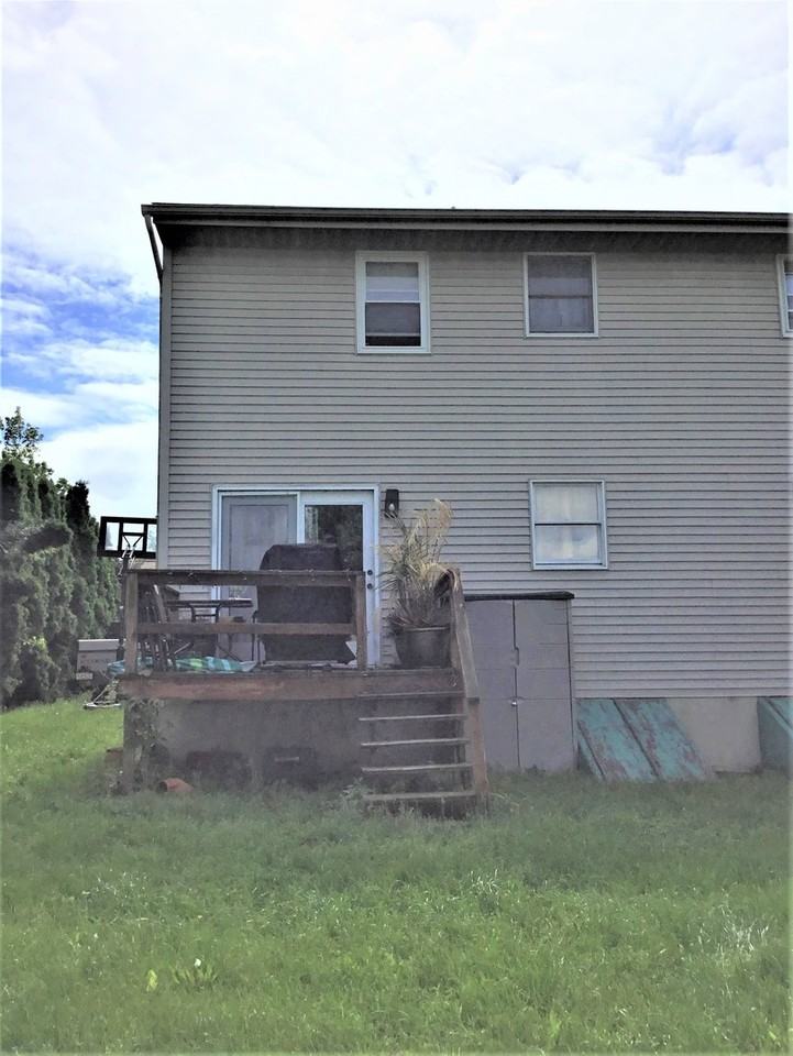 413 S Plum St - Photo 2 of 3