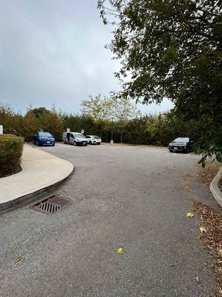 1418 Simcoe St S - Photo 2 of 11