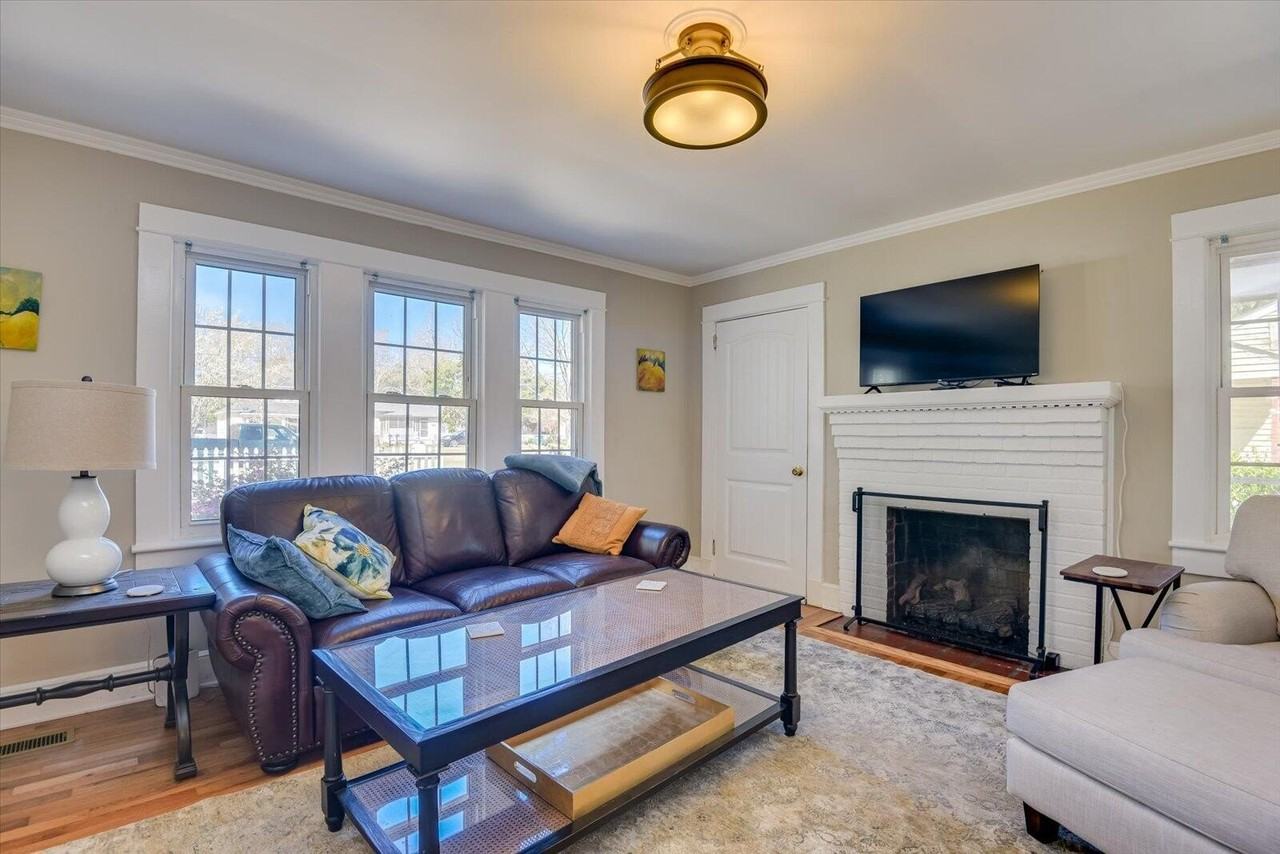 126 Horry St Se - Photo 3 of 45