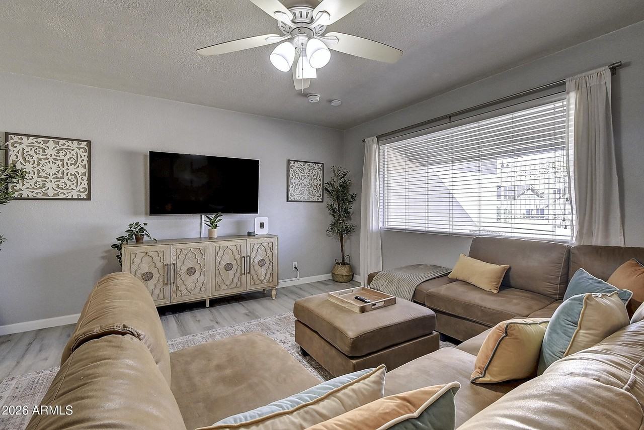 1027 W 19th St - Photo 7 of 50