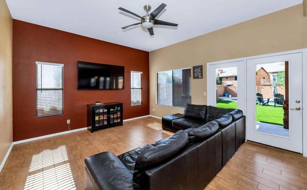 11155 E Laurel Ln - Photo 3 of 36