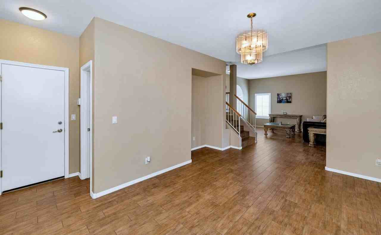 11155 E Laurel Ln - Photo 7 of 36