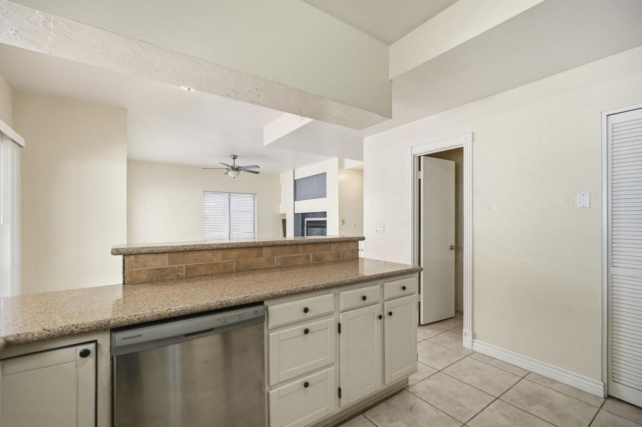 1333 N Brittany Ln - Photo 7 of 31