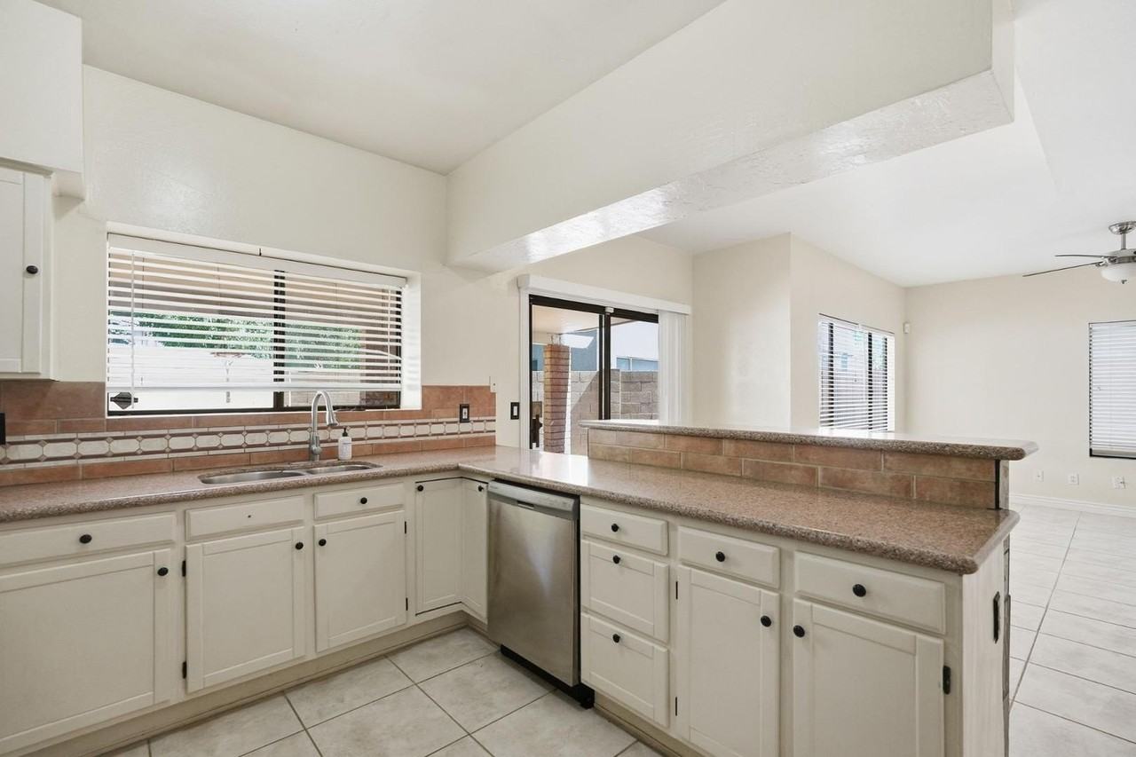 1333 N Brittany Ln - Photo 6 of 31