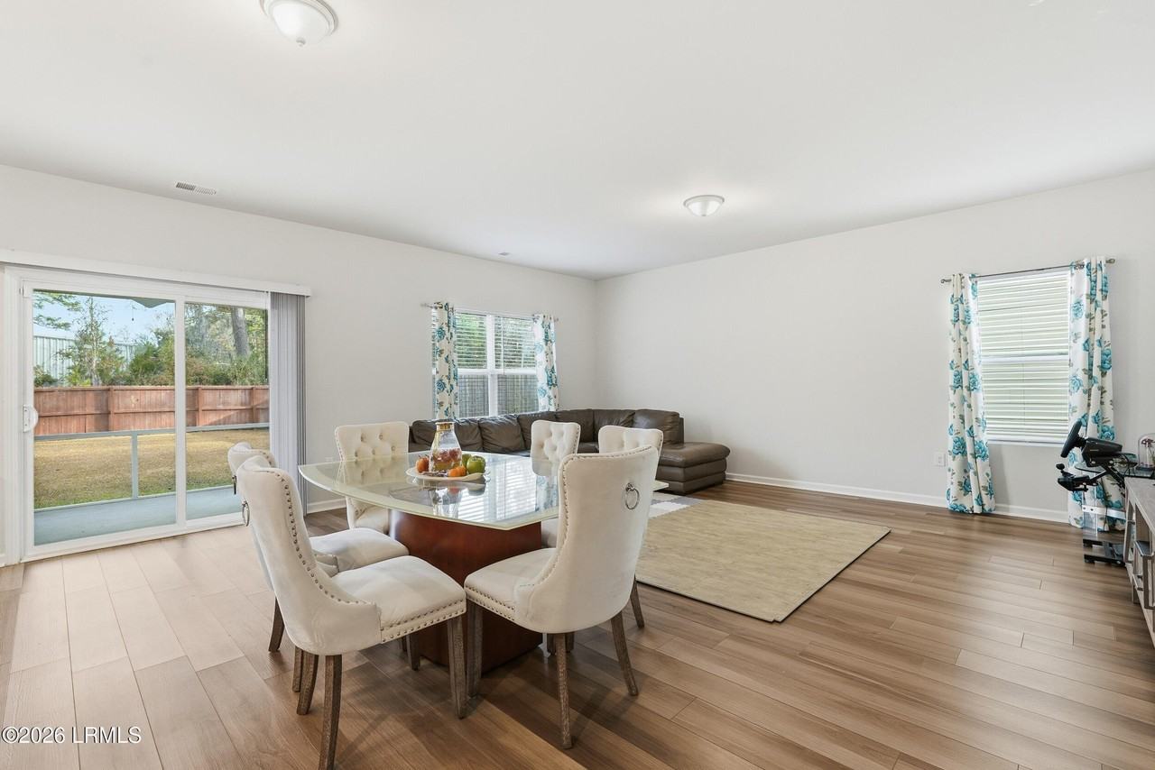 91 Chestnut St - Photo 5 of 25