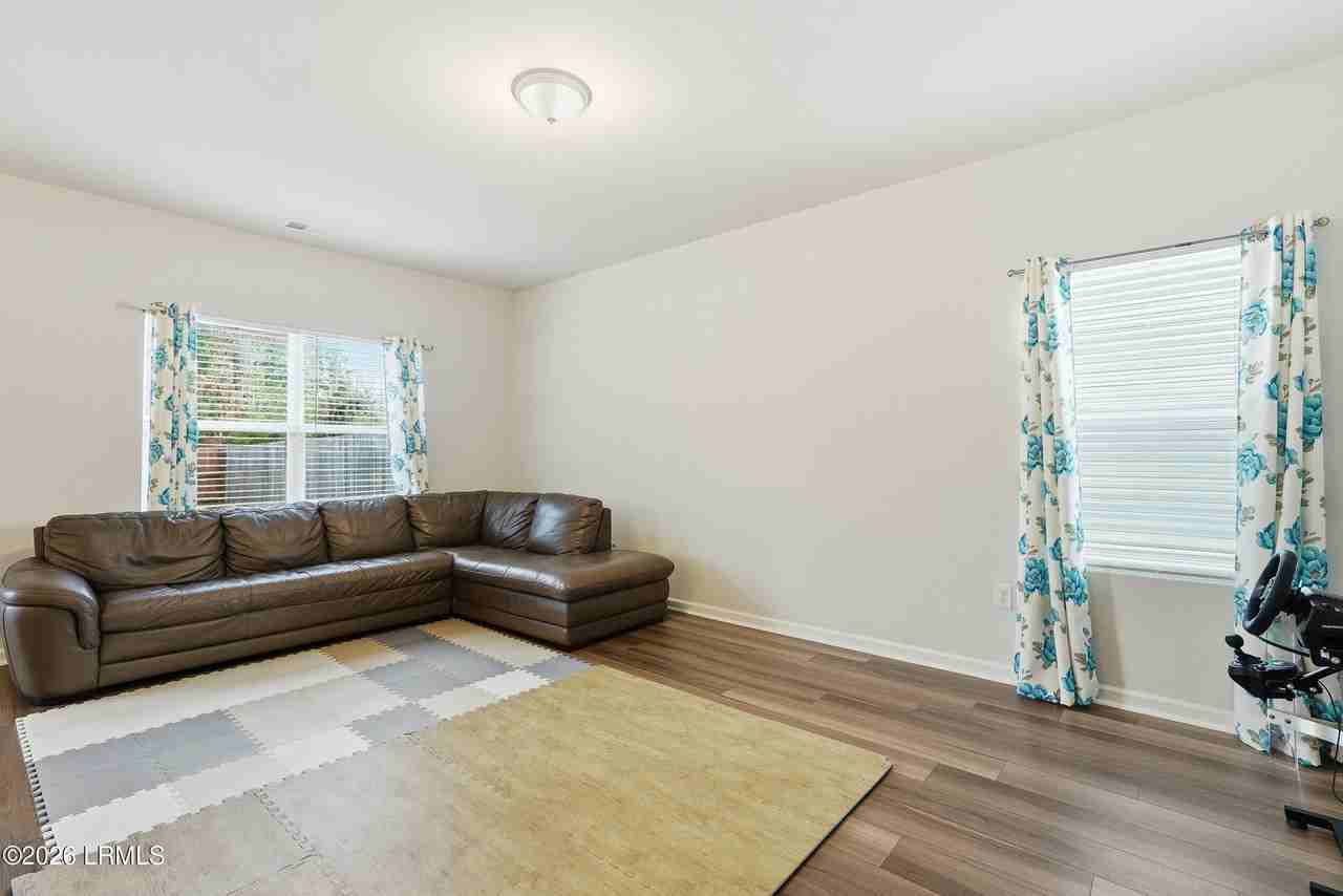 91 Chestnut St - Photo 6 of 25