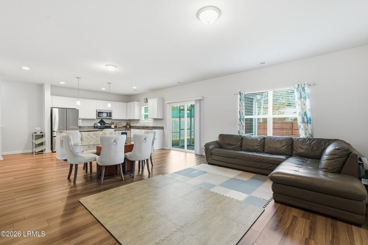 91 Chestnut St - Photo 7 of 25