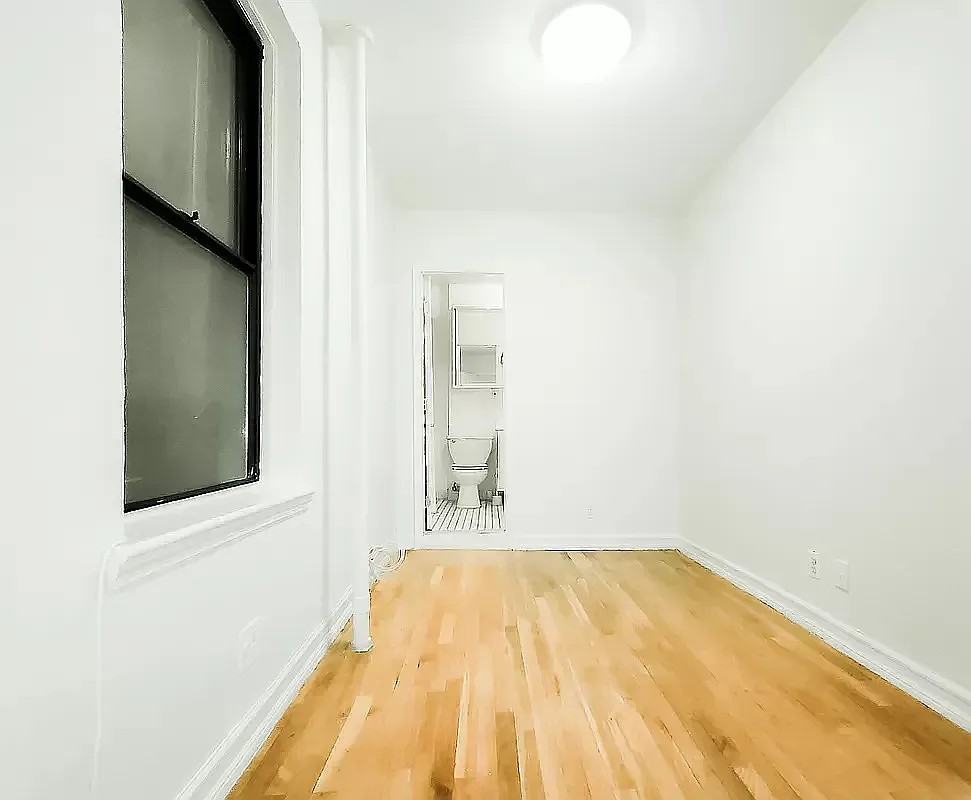 533 W 49th St #2FW - Photo 2 of 7