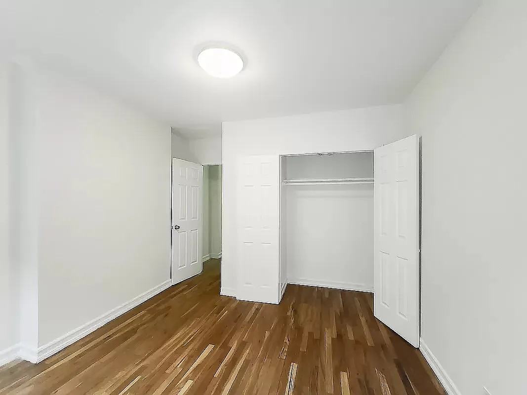 533 W 49th St #2FW - Photo 4 of 7